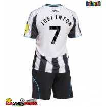 Camisa de Futebol Newcastle United Joelinton #7 Equipamento Principal Infantil 2025-26 Manga Curta (+ Calças curtas)